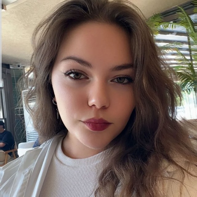 Escort 018 1 10